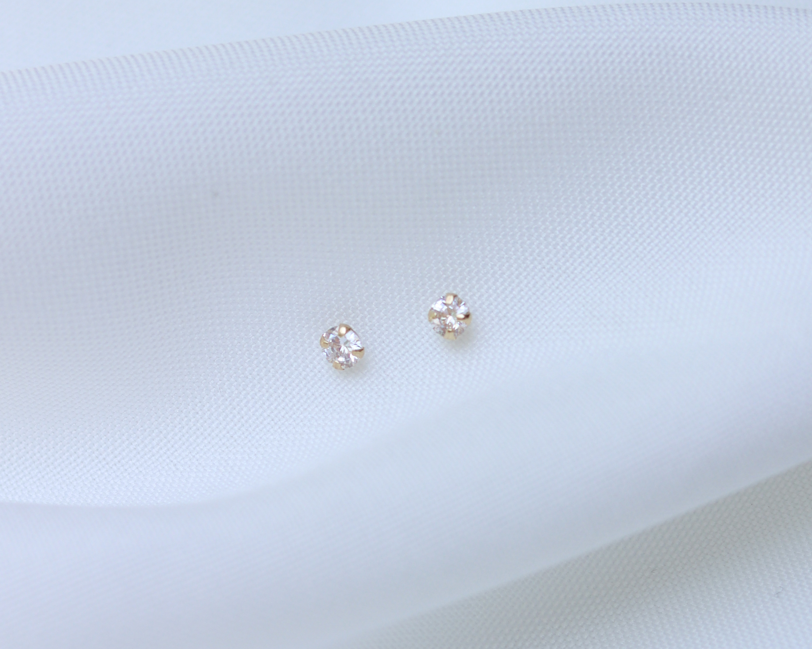 Aretes 3mm blanco